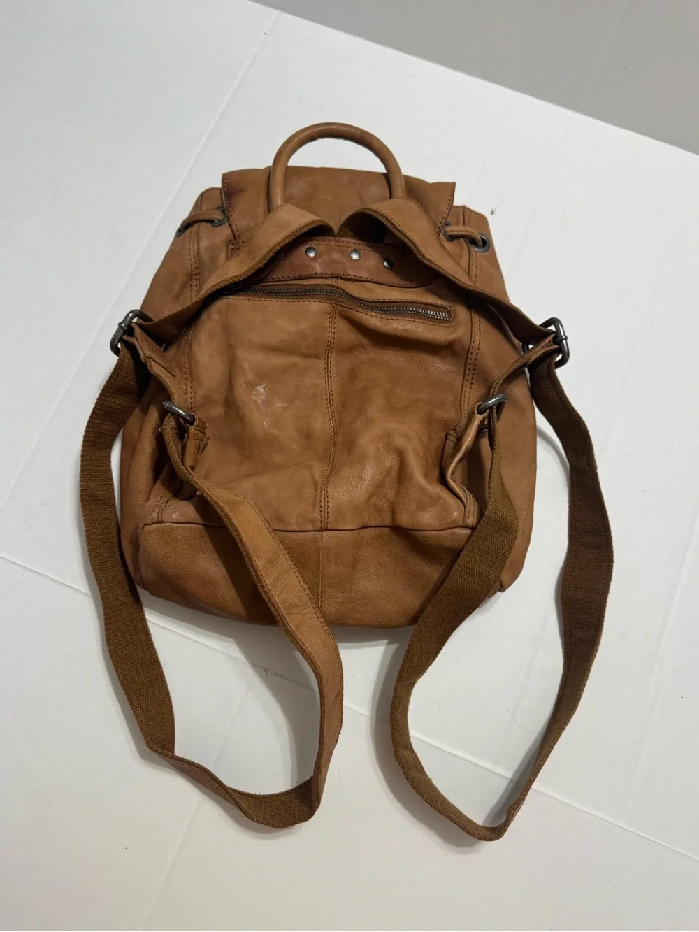 Spikes & Sparrow Men's Tan Leather Backpack with Front Pockets - Casual Everyday